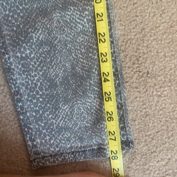 Universal thread sz 6 grey/taupe snake skinny’s - Picture 6 of 7